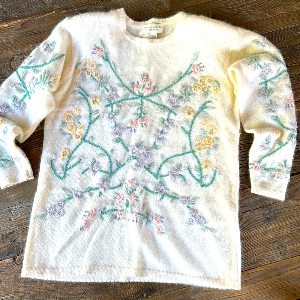 Vintage 90’s‎ Casual Corner lambswool angora blend floral sweater GVC size M